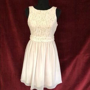 🔥 PRICE DROP🔥Juniors Sz 5 formal dress